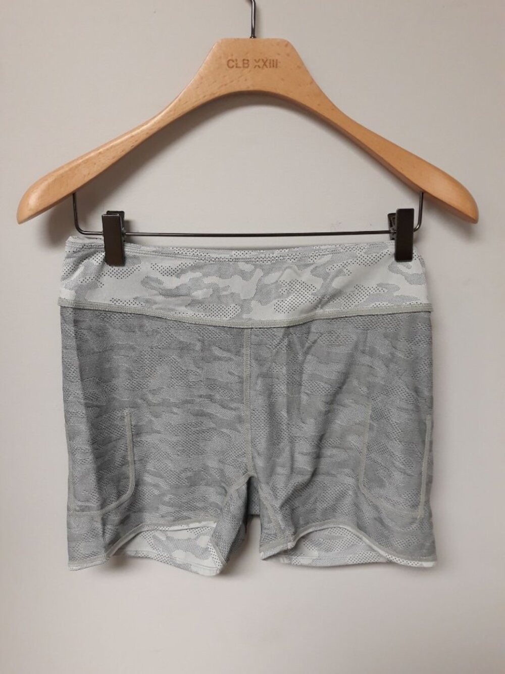Taylor Jordan Women's Golf Shorts Grey Size S NEW WITHOUT TAGS!